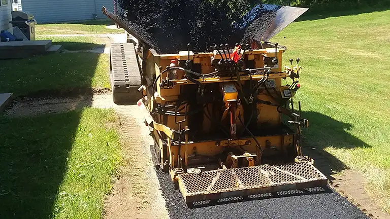 Asphalt laying machine